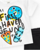 Completo per bambino con t-shirt bianca e pantaloncini neri
