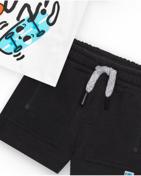 Completo per bambino con t-shirt bianca e pantaloncini neri
