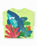 Completo per bambino con t-shirt con squalo e pantaloncini blu