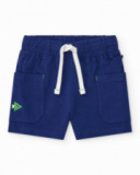 Completo per bambino con t-shirt con squalo e pantaloncini blu