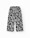 Pantaloni per bambina in bianco con vita elastica e stampa floreale.