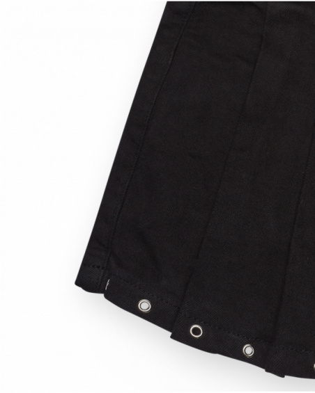 Gonna-pantalone per bambina in nero con dettagli metallici.