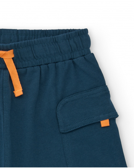 Bermuda tipo cargo para niño en azul petróleo con cordón naranja