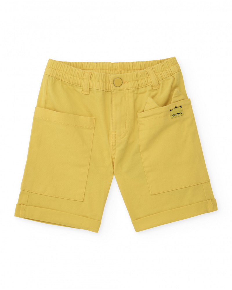 Bermuda para niño en color mostaza con bolsillos grandes