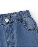 Pantalón vaquero para niño en azul con estampado de palmeras