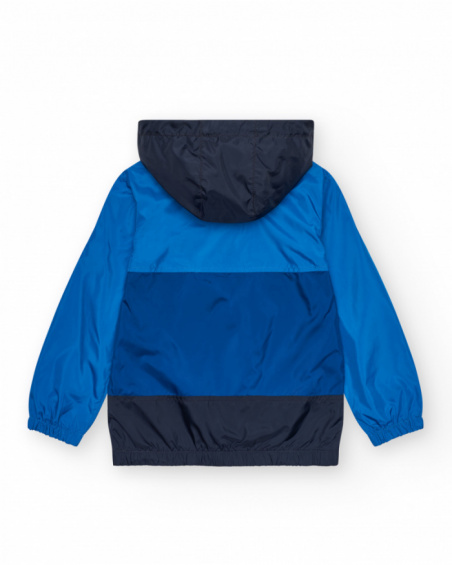 Cazadora para niño en azul con capucha y detalles a contraste.