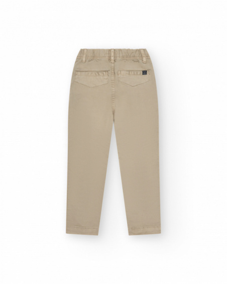 Pantaloni beige per bambino con tasche laterali e vita regolabile.