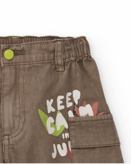 Bermuda cargo da bambino color kaki con stampa frontale