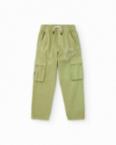 Pantalón cargo de niño en verde con estampado “BEEP BEEP”