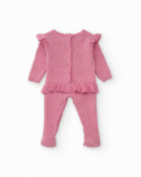 Tutina in maglia per bambina colore rosa con volant decorativi. Tutina in maglia per bambina colore rosa con volant decorativi.