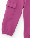 Pantaloni jogger per bambina colore fucsia con tasche cargo.