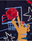 Felpa blu navy per bambino con stampa di leone calciatore e dettagli sportivi.