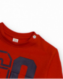 Maglietta rossa a maniche lunghe per bambino con stampa “GO TEAM” e dettagli sportivi.