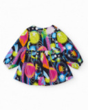 Vestito a maniche lunghe per bambina con stampa di pianeti dai colori vivaci.