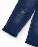 Pantaloni in denim blu per bambino con ricamo di dinosauro.