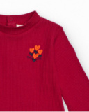 Maglia a maniche lunghe per bambina in rosso ciliegia con ricamo di cuori