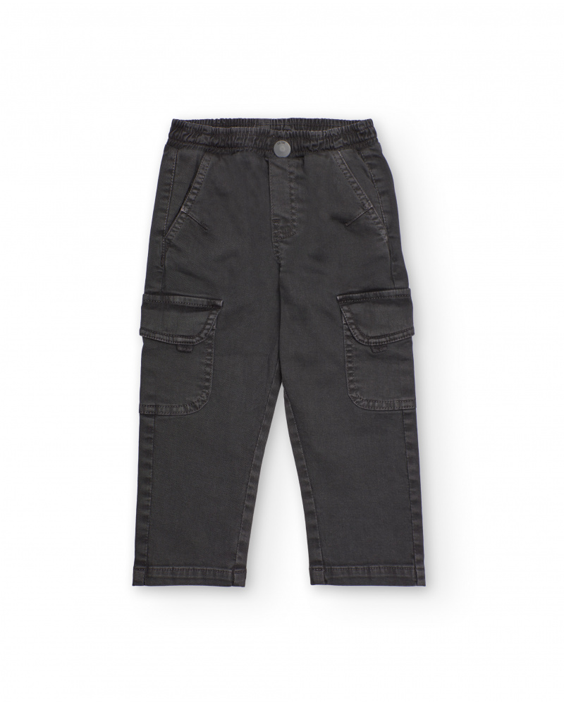 Pantalón cargo para niño en color gris oscuro con bolsillos