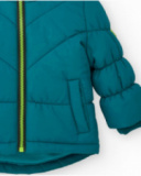 Giubbotto imbottito per bambino in blu petrolio con cappuccio e dettagli 3D