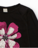 Maglietta nera da bambina con fiore fucsia e paillettes Maglietta nera da bambina con fiore fucsia e paillettes