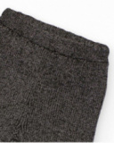 Pantaloni in maglia per bambina in grigio con volant sull’orlo.
