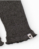 Pantaloni in maglia per bambina in grigio con volant sull’orlo.