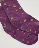 Set di due paia di calzini per bambina in tonalità rosa e viola con design divertenti.