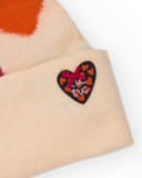 Berretto lavorato a maglia per bambina in beige con cuori multicolore