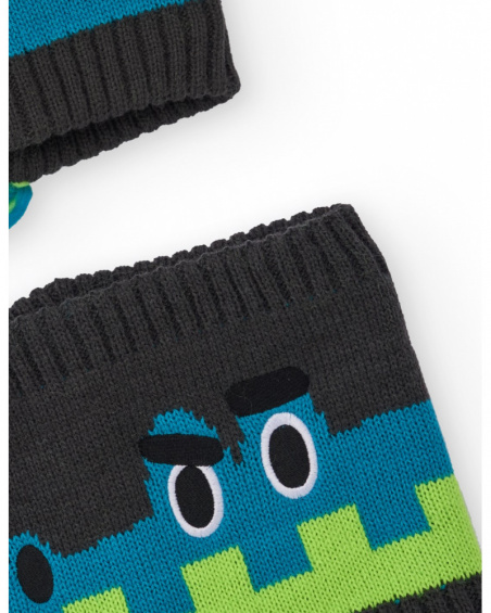 Set di cappello e collo in maglia per bambino in grigio con design di dinosauro.