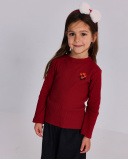 Maglia a maniche lunghe per bambina in rosso ciliegia con ricamo di cuori