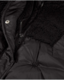 Cappotto imbottito nero con collo in montone sintetico per bambina