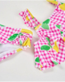 Bikini da bambina in maglia su fondo vichy