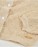 Cardigan da bambina in maglia con lavorazione traforata