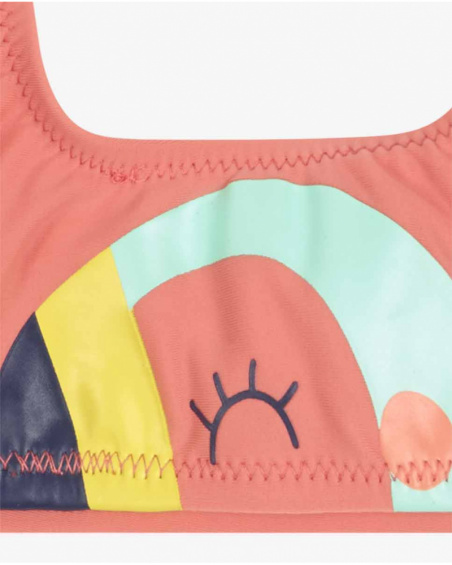 O biquíni rosa da menina Treasure Island