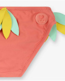 O biquíni rosa da menina Treasure Island