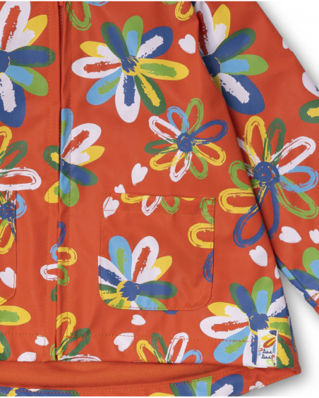 Trench coat vermelho para férias de menina