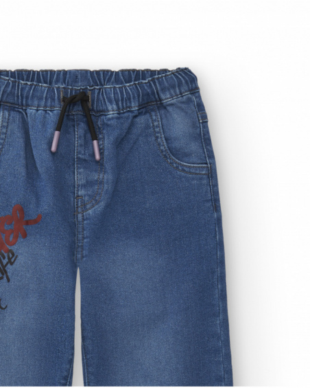 Jeans de menino com estampa gráfica azul coleção Skater Life