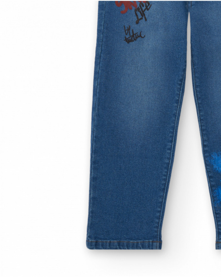 Jeans de menino com estampa gráfica azul coleção Skater Life