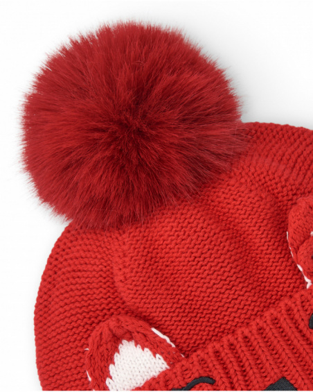 Gorro tricotado para menina em vermelho com detalhes bordados