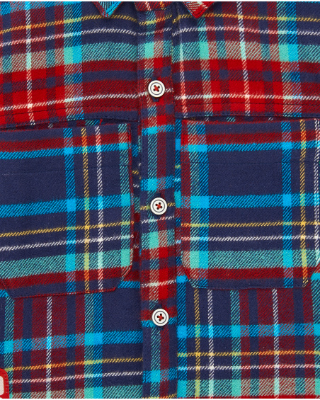 Camisa xadrez de menino em tons de vermelho e azul com detalhe Camisa xadrez de menino em tons de vermelho e azul com detalhe