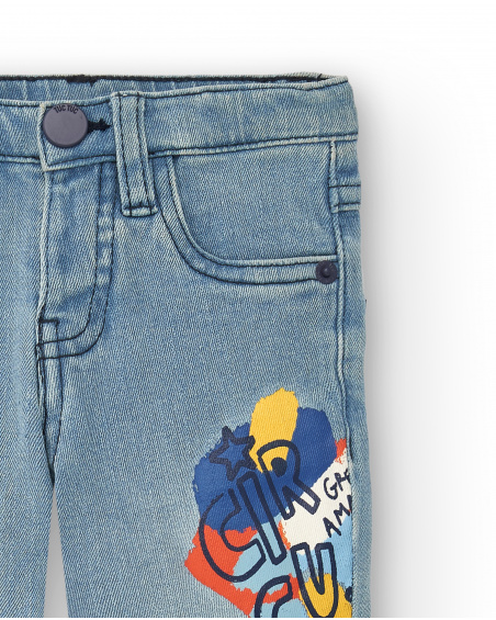 Calça jeans de menino azul claro com estampa gráfica Coleção