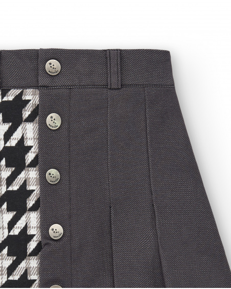Saia de sarja com detalhe de botões e estampa houndstooth para