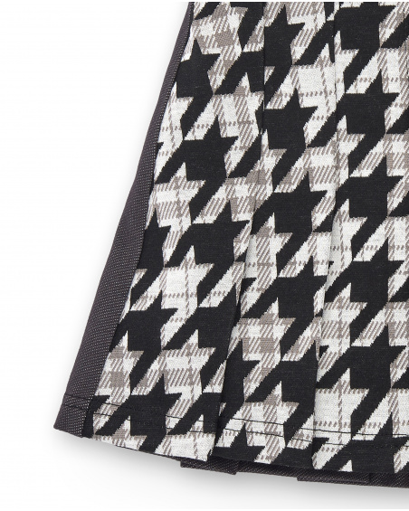 Saia de sarja com detalhe de botões e estampa houndstooth para