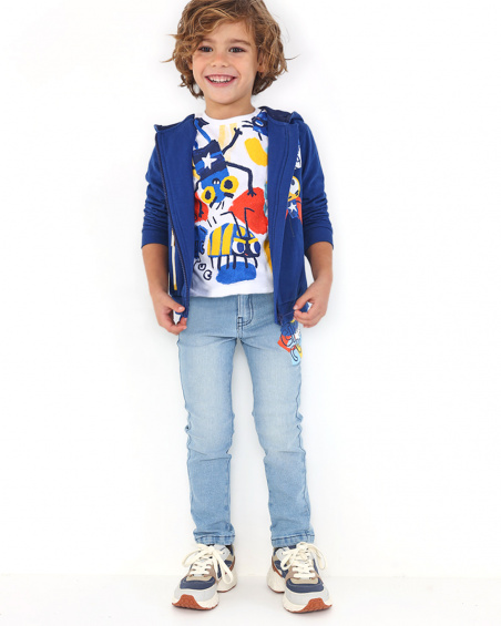Pantalón denim niño en azul claro con estampado gráfico