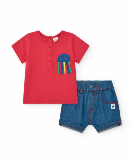 Conjunto para niño con camiseta roja shorts vaqueros