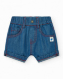 Conjunto para niño con camiseta roja shorts vaqueros