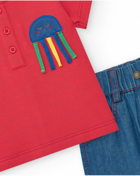 Conjunto para niño con camiseta roja shorts vaqueros
