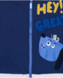 Casaco de felpa azul para menino com detalhes brancos e zíper