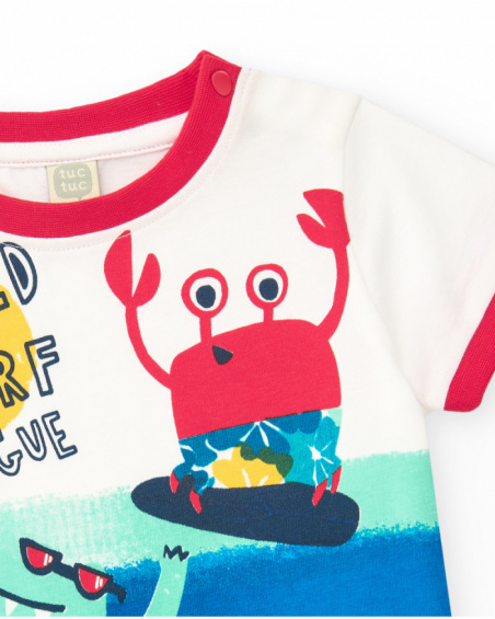 Camiseta para niño en blanco con ribetes rojos y estampado de