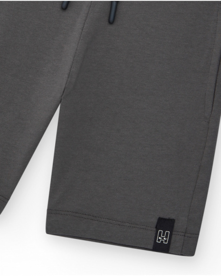 Bermudas para menino em cinza com cintura ajustável e bolsos.