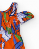 Macacão longo para menina na cor laranja com ombros descobertos.